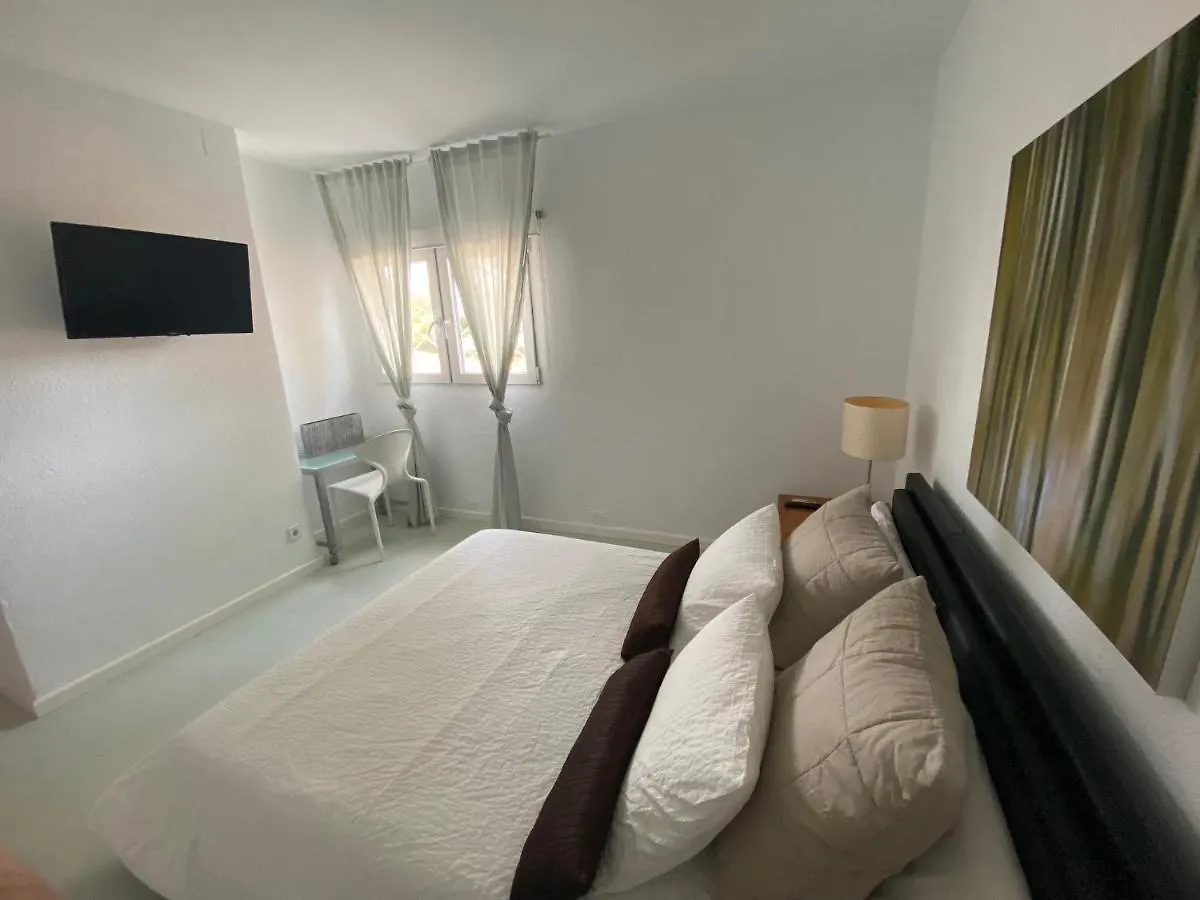 Гостевой дом Cala Castell Suites Валь-льобрега Испания
