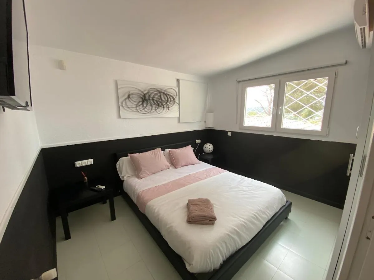 Гостевой дом Cala Castell Suites Валь-льобрега Испания