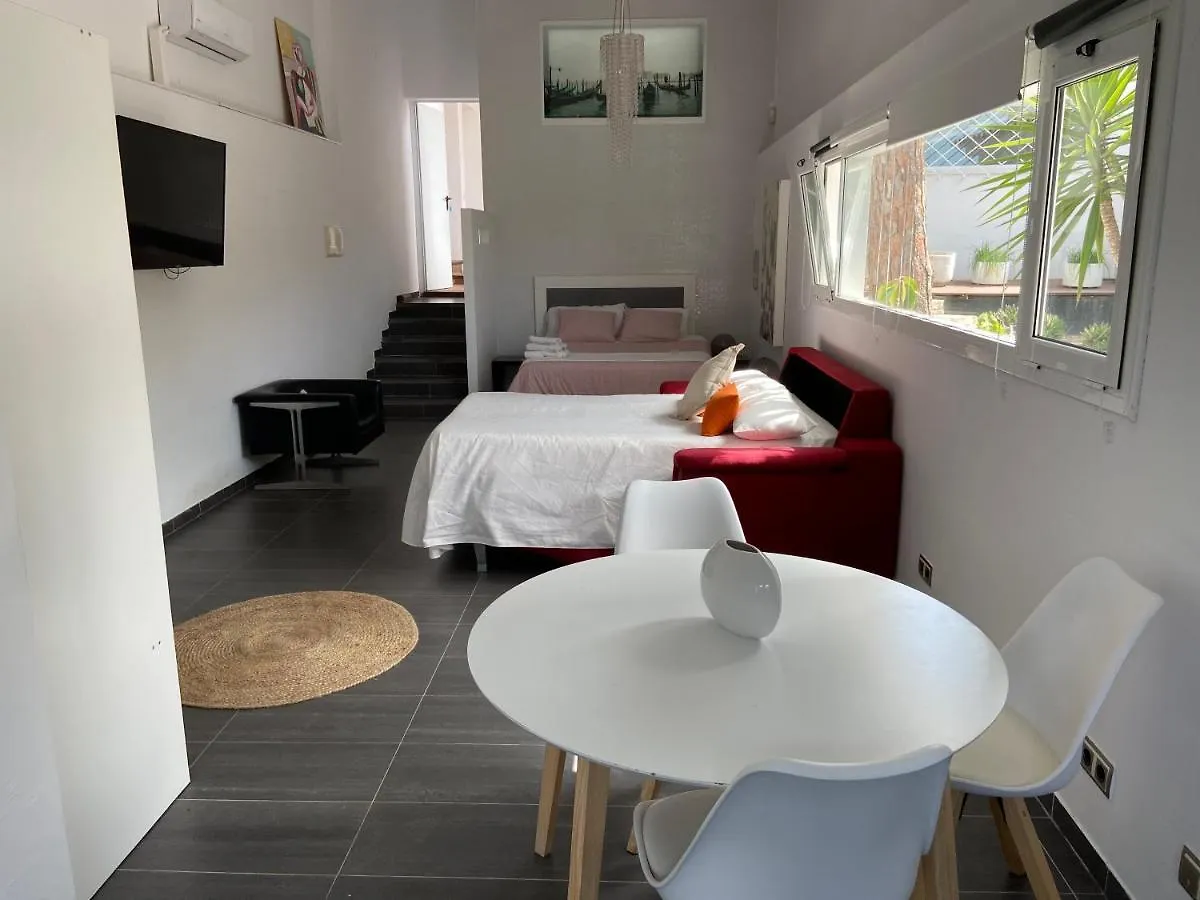 Гостевой дом Cala Castell Suites Валь-льобрега Испания