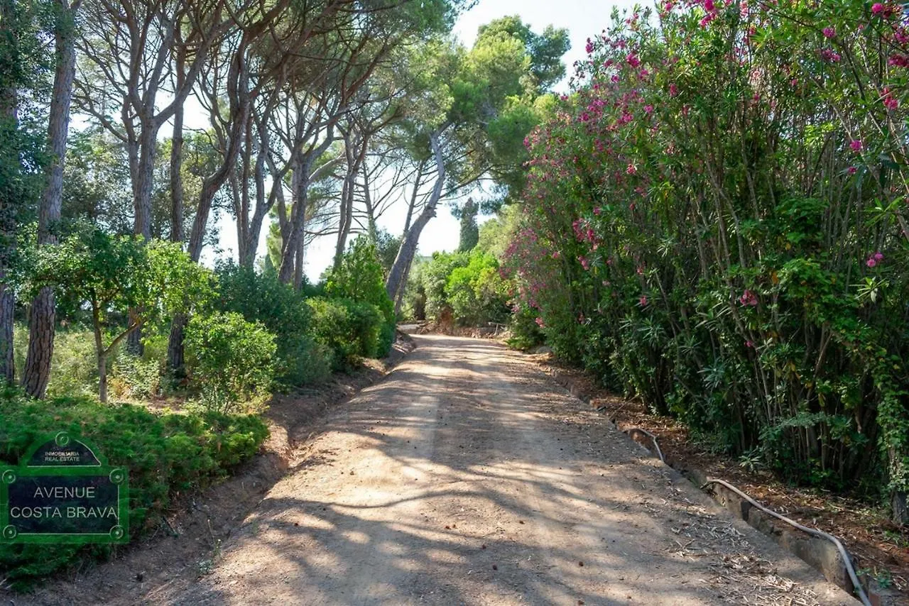 Гостевой дом Cala Castell Suites Валь-льобрега Испания